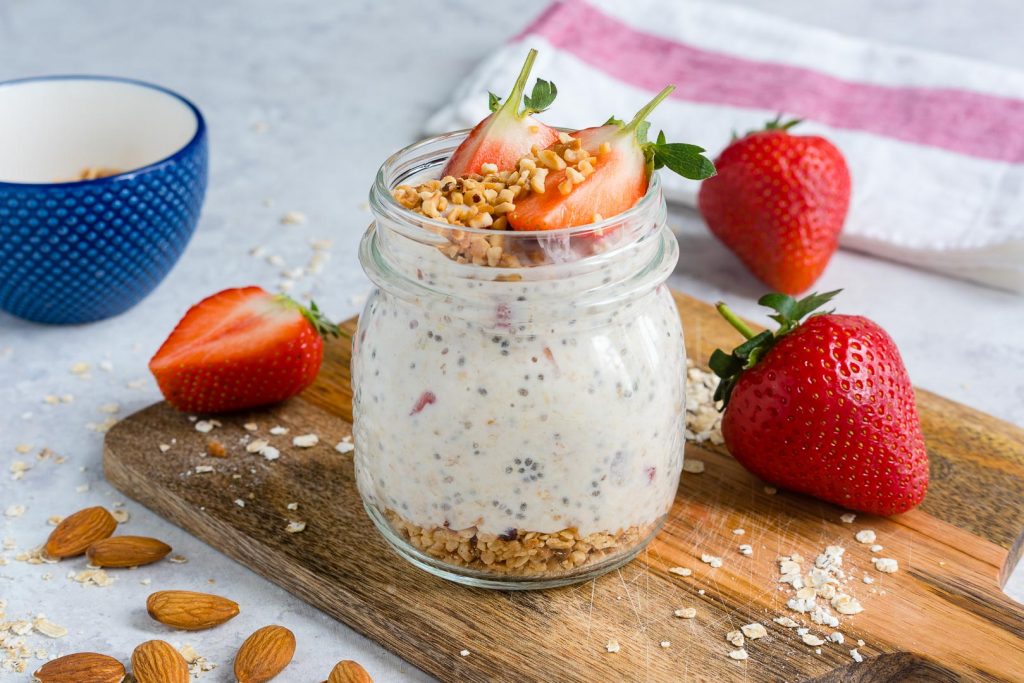 These Overnight Oats Taste Like a Slice of Strawberry Cheesecake